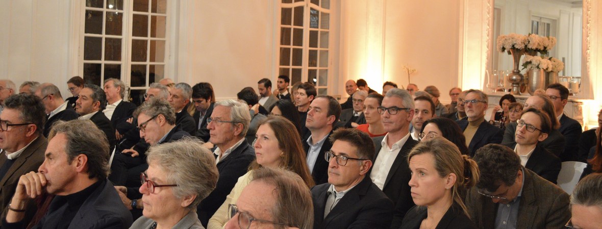 Public lors d'un événement de pitch de startups